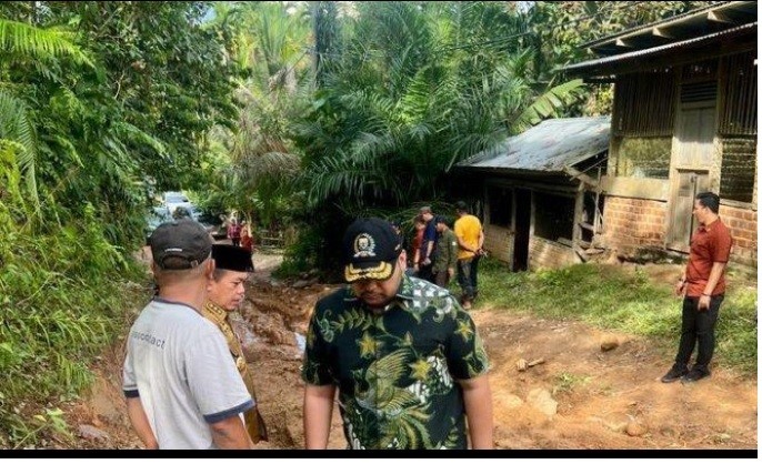 Waka DPRD Jambi Pinto Jayanegara Dampingi Gubernur Tinjau Jalan Batang Asai