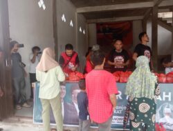 Tim Pemengangan Capres dan Cawapres Ganjar Pranowo dan Mahfud MD Kecamatan Pengabuan Lakaun Bazar Murah