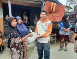 PKS Sungai Penuh Berikan Bantuan Makanan dan Pakaian untuk Warga Terdampak banjir