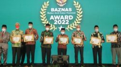 Gubernur Jambi Terima Penghargaan Baznas Award 2022