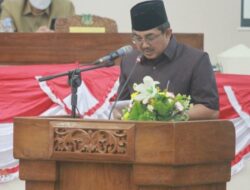 Bupati Tanjabbar Sampaikan Nota Pengantar Tiga Raperda Di Sidang Paripurna