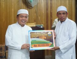 Al Haris Berikan Bantuan Bagi Masjid