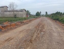 Pembangun Jalan Pembengis Sungai Bramitam Terkesan Asal Jadi, Baru Hitungan Bulan Sudah Rusak