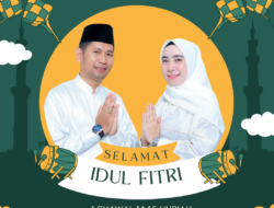 Kepala Desa Harapan Jaya Dan Istri Mengucapkan Selamat Idul Fitri 1445 Hijriah
