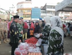 Bupati  Tanjabbar Sambangi Operasi Pasar oleh Diskoprindag Jelang Ramadhan