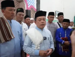 Gubernur Jambi Safari Ramadan di Desa Meranti Merangin, Serahkan CSR Bank Jambi Rp 25 Juta untuk Masjid Muhajirin