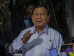 Prabowo Ultah Ke-73, Ucapan Papan Bunga Berjejer di Rumah Hambalang