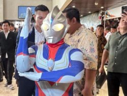 Ada Ultraman di Pelantikan DPR Hari Ini, Siapa Dia?