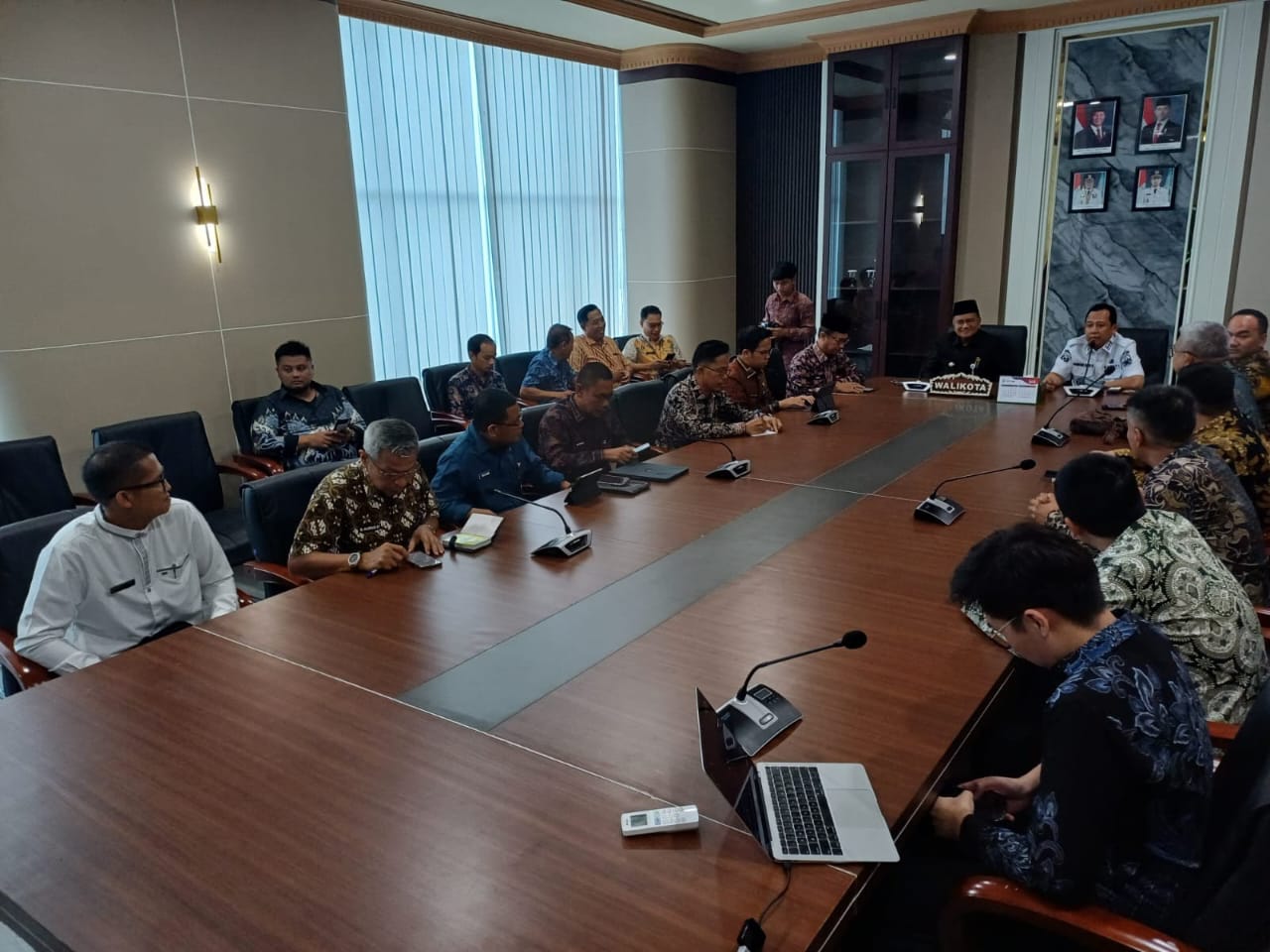 Bupati Muaro Jambi Gelar Rapat Kerjasama Penanganan Sampah dengan Investor China dan Pemda [SR28/Ist]