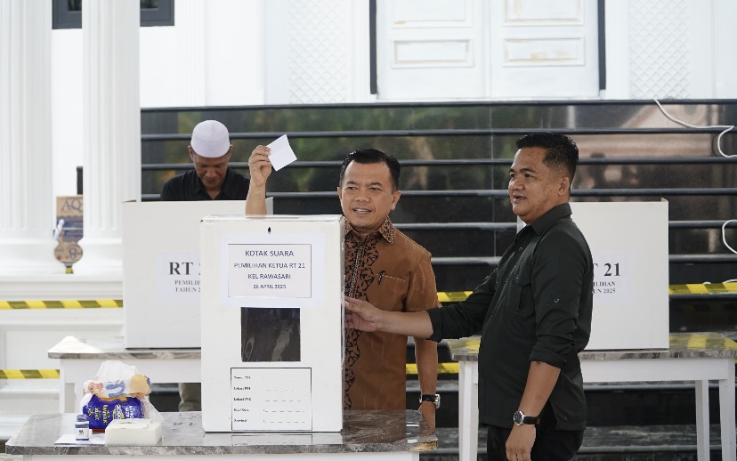 Gunakan Hak Pilih di TPS 21, Al Haris Soroti Pentingnya Pemilihan Ketua RT [SR28/Ist]