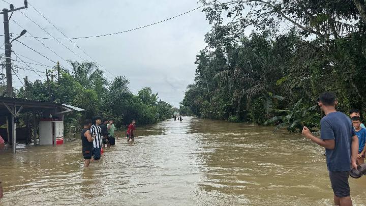 Banjir di Musi Banyuasin Lumpuhkan Jalan Lintas Palembang-Jambi, Antrean Kendaraan Capai 20 Kilometer [SR28/Ist]